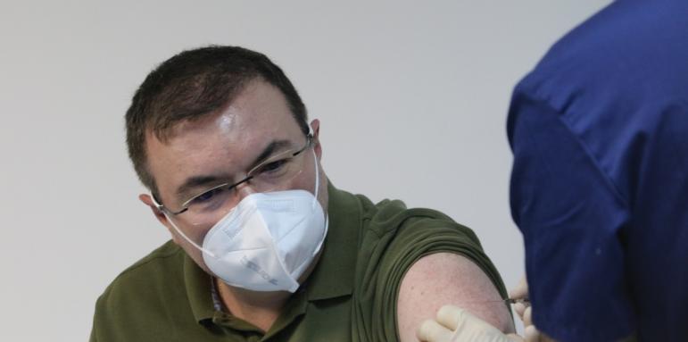 Министър и топ доктори се ваксинираха